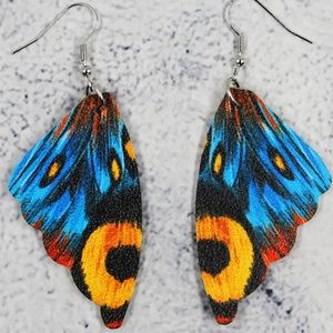 🎉HOST PICK🎉 NWT Beautifully Detailed & Colorful Butterfly Wings Earrings!